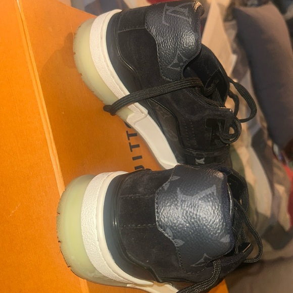 Louis Vuitton Trainer Sneaker. Size 8. - Picture 3 of 3